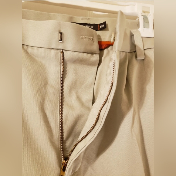 💪 DOCKERS D3 SIGNATURE KHAKI PANTS MENS SIZE 40X32 CLASSIC FIT PLEATED FRONT 💪 - Picture 4 of 8